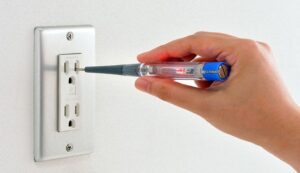 Bóng đèn bút thử điện sáng khi nào? Hướng dẫn sử dụng đúng cách