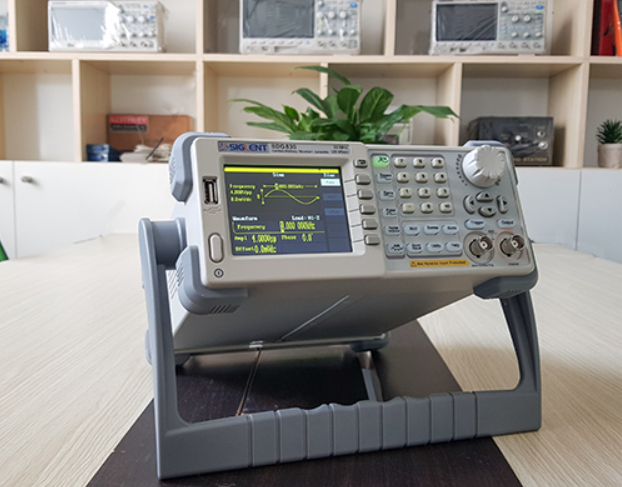 Máy phát xung Siglent SDG810 Waveform Generator 6 Máy phát xung Siglent SDG810 Waveform Generator