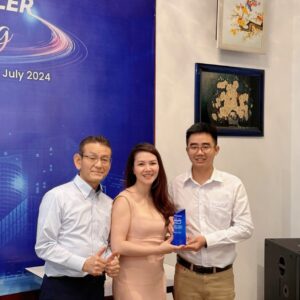 Giải Pháp Đo Kiểm (MTS) Vinh Dự Nhận Cúp Bạc Từ HIOKI: Khẳng Định Vị Thế Nhà Phân Phối Hàng Đầu 5 Đại diện công ty Giải Pháp Đo Kiểm lên nhận cúp bạc 2024