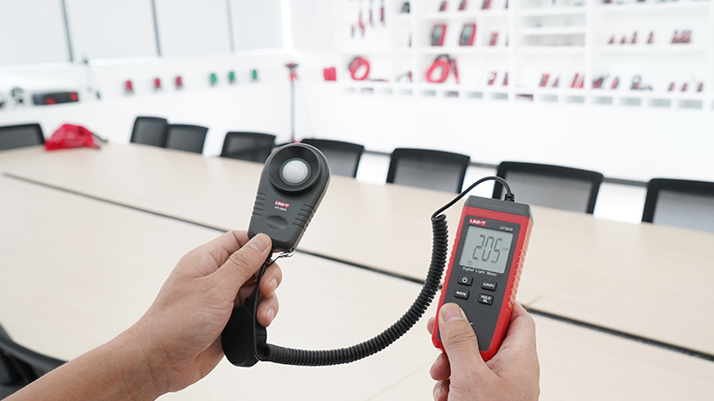 Thiết bị đo cường độ ánh sáng UNI-T UT383S 7 Thiết bị đo cường độ ánh sáng UNI-T UT383S - Ảnh 2