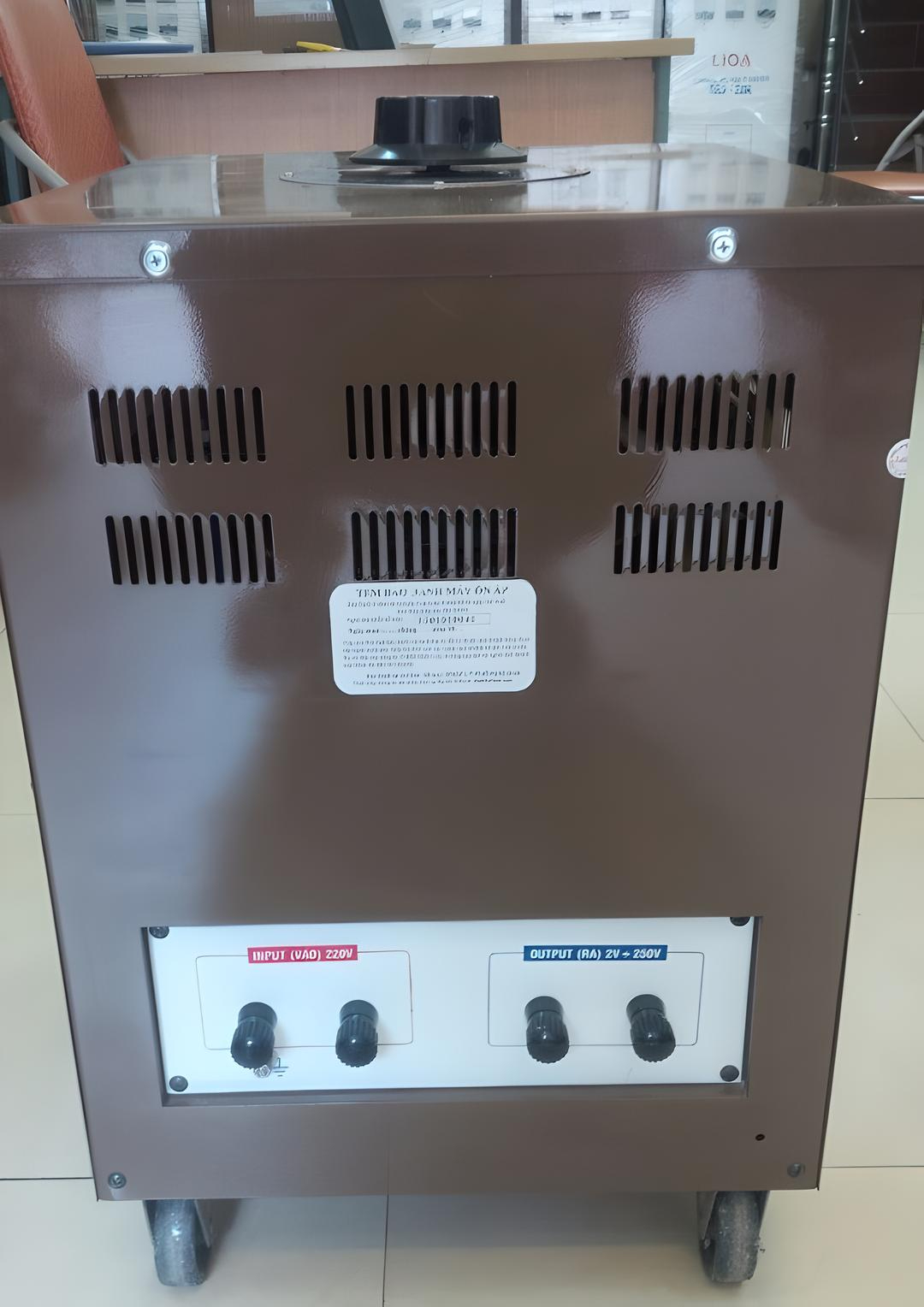 Biến Áp Vô Cấp 1 Pha LiOA SD-25100 4 Biến Áp Vô Cấp 1 Pha LiOA SD-25100 - Ảnh 2
