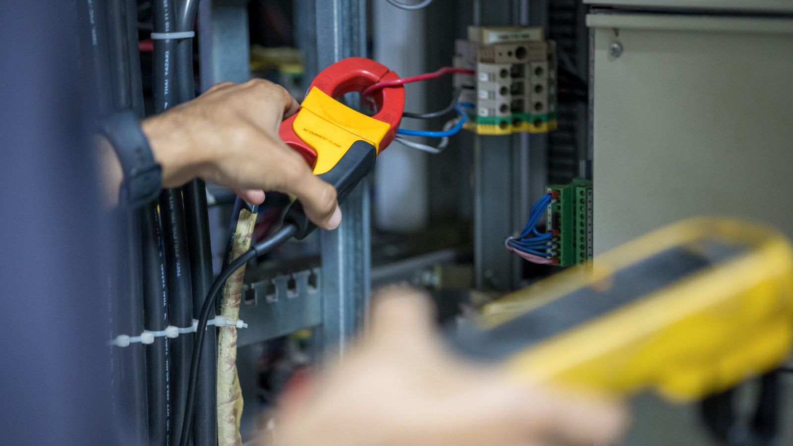 Dịch Vụ Hiệu Chuẩn Ampe Kìm Chính Xác Tại Giải Pháp Đo Kiểm 6 Dịch vụ hiệu chuẩn ampe kìm tại Giải Pháp Đo Kiểm