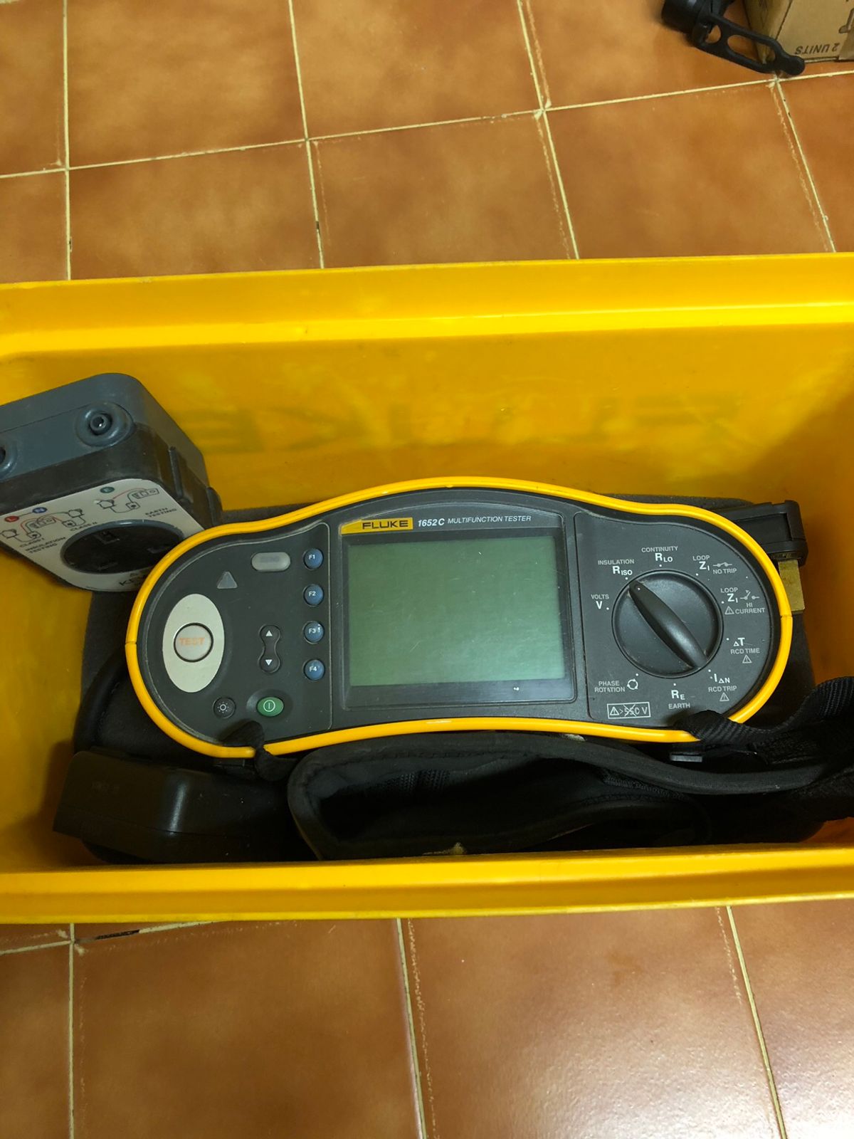 Thiết bị kiểm tra lắp đặt điện đa năng FLUKE 1652C 8 Thiết bị kiểm tra lắp đặt điện đa năng FLUKE 1652C