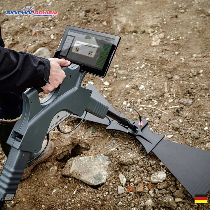 Máy quét radar xuyên đất OKM Gepard GPR độ sâu 40m 14 Máy tính bảng hiển thị dữ liệu gắn trên trục rút của OKM Gepard GPR