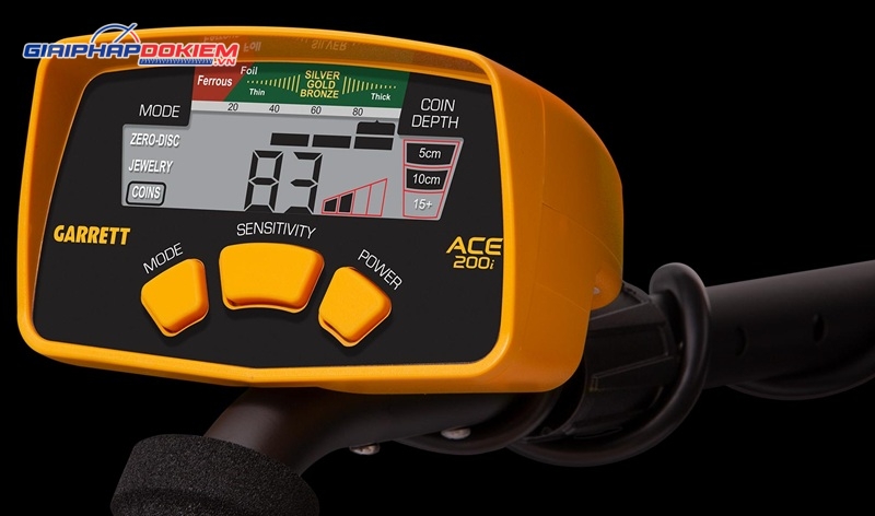 Máy dò kim loại dưới lòng đất Garrett ACE 200i 15 Bảng điều khiển và màn hình trực quan giúp cài đặt chế độ dễ dàng