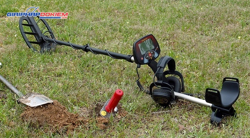 Máy dò kim loại Teknetics EuroTek Pro ETEKPRO11DD-SKD cuộn 11" DD 9 Máy dò kim loại EuroTek Pro là thiết bị dò tìm lý tưởng kim loại chôn sâu dưới lòng đất