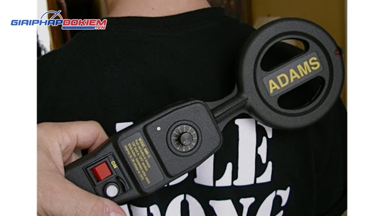 Máy dò kim loại cầm tay Adams AMR-11 chống thấm IP64 8 Adams AMR-11 dò nhanh, có đa dạng tính năng