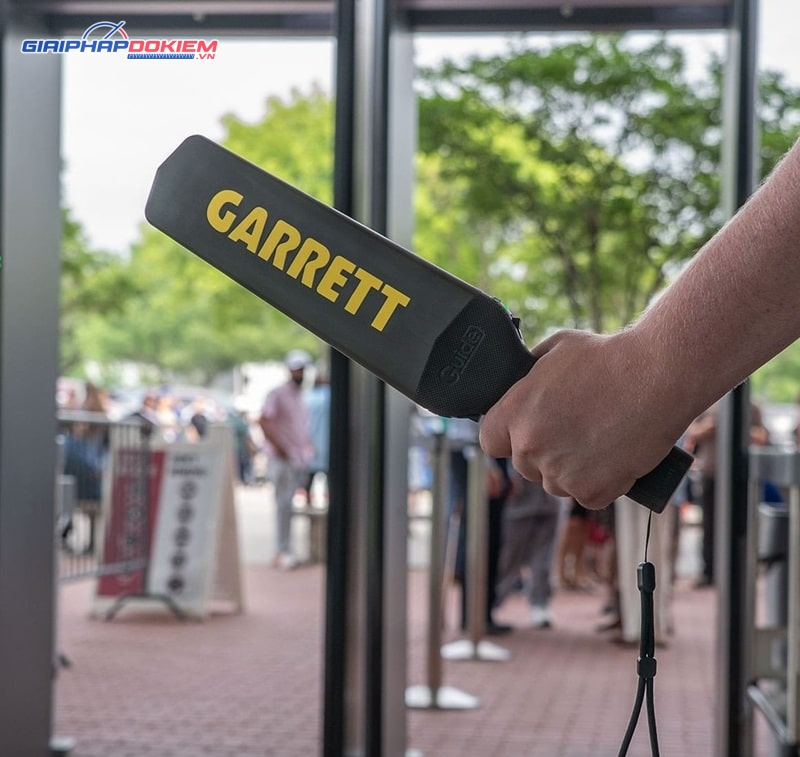 Máy dò kim loại cầm tay Garrett Guide 1173000 16 Tay dò kim loại Garrett Guide 1173000 dò nhanh, chính xác